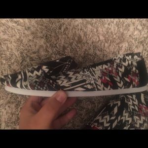 Women’s TOMS shoes